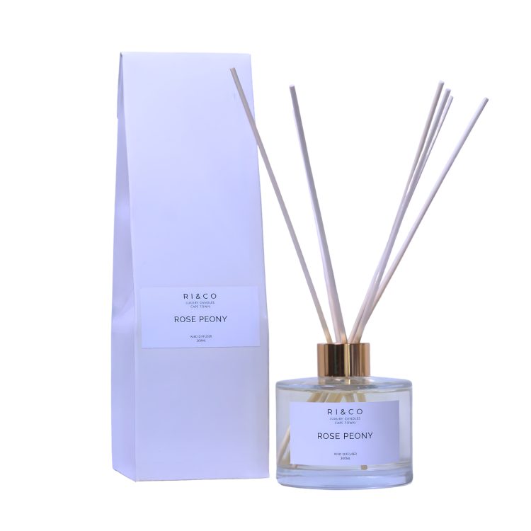 rose peony luxury reed diffuser in clear glass bottle with natural reeds, soft pink floral fragrance for elegant home scenting